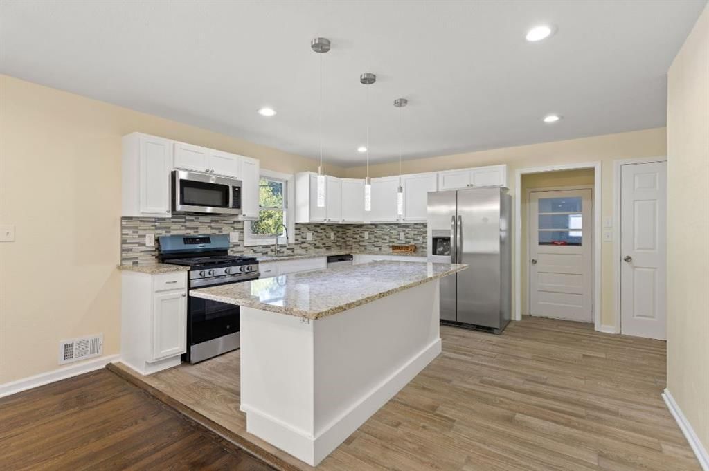 5805 Laurel Avenue — photo 10