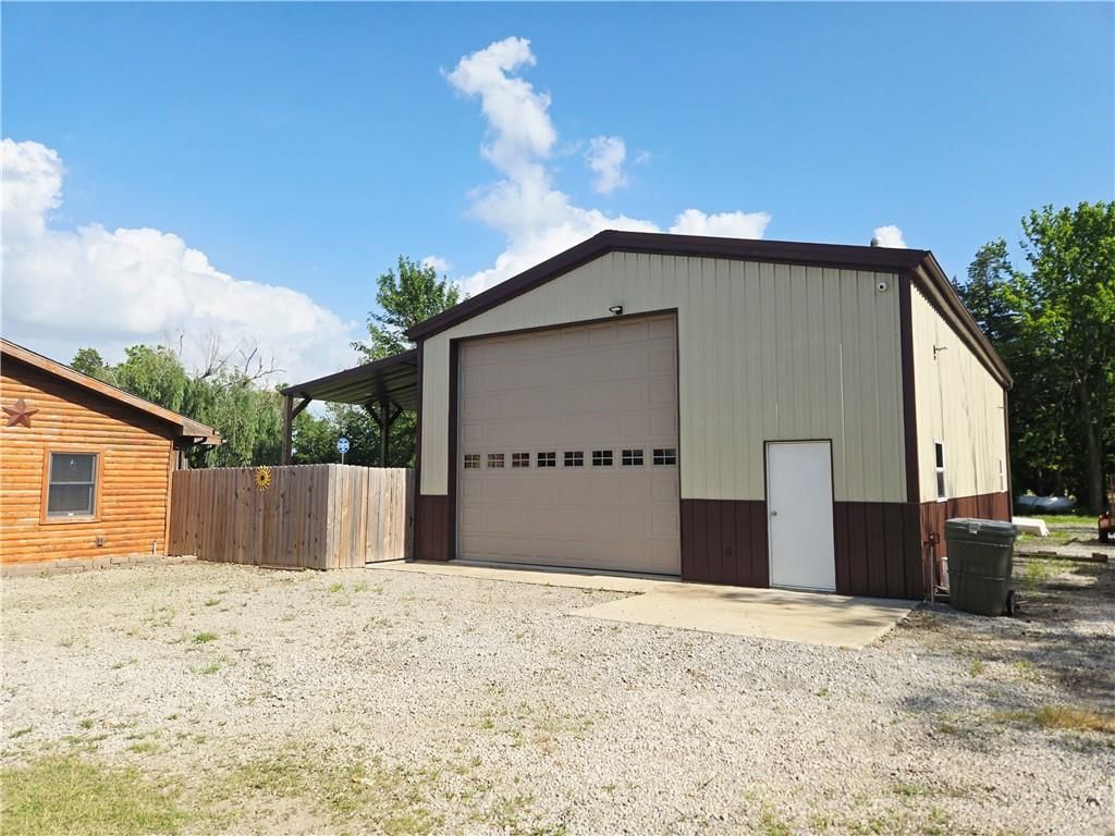 Photo 5 of 34 - 302 S 160th Street