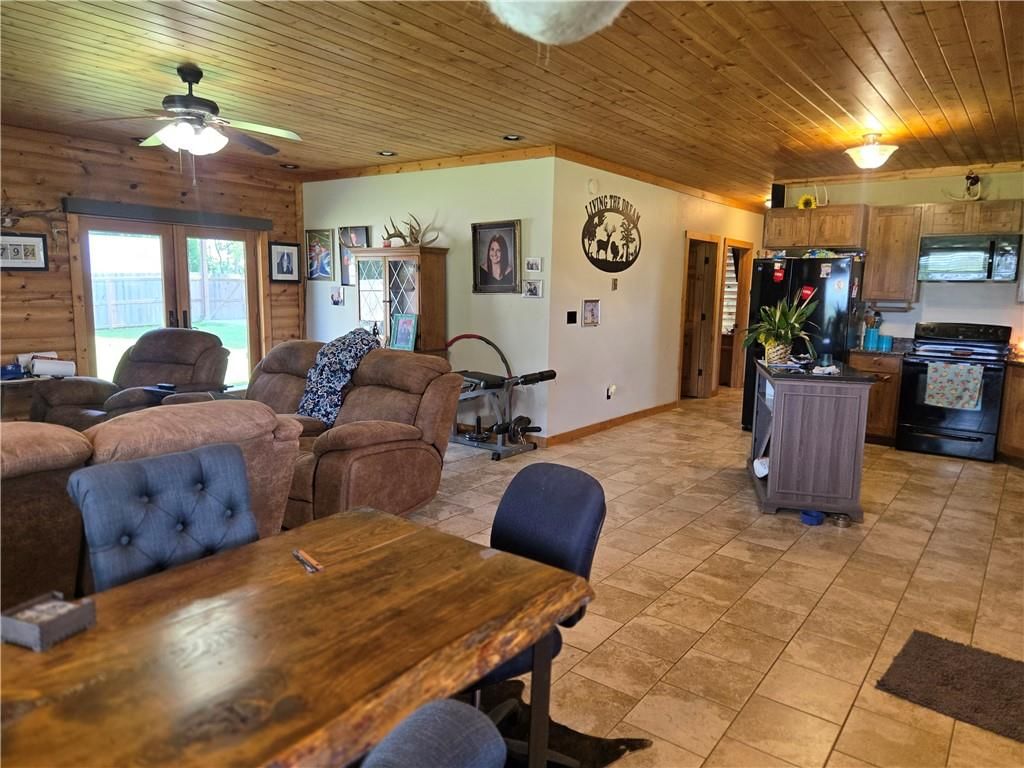 Photo 12 of 34 - 302 S 160th Street