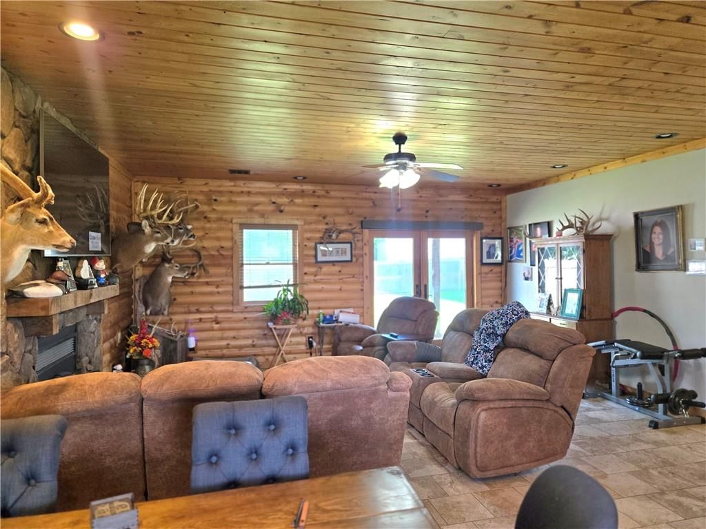 Photo 13 of 34 - 302 S 160th Street