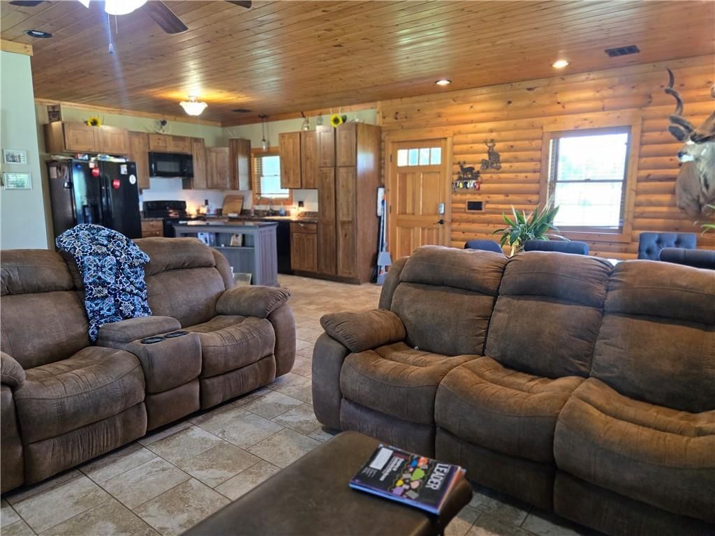 Photo 15 of 34 - 302 S 160th Street