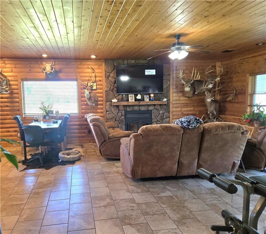Photo 16 of 34 - 302 S 160th Street