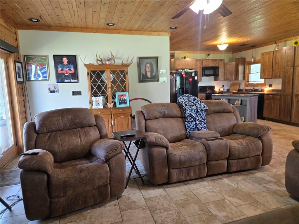 Photo 17 of 34 - 302 S 160th Street