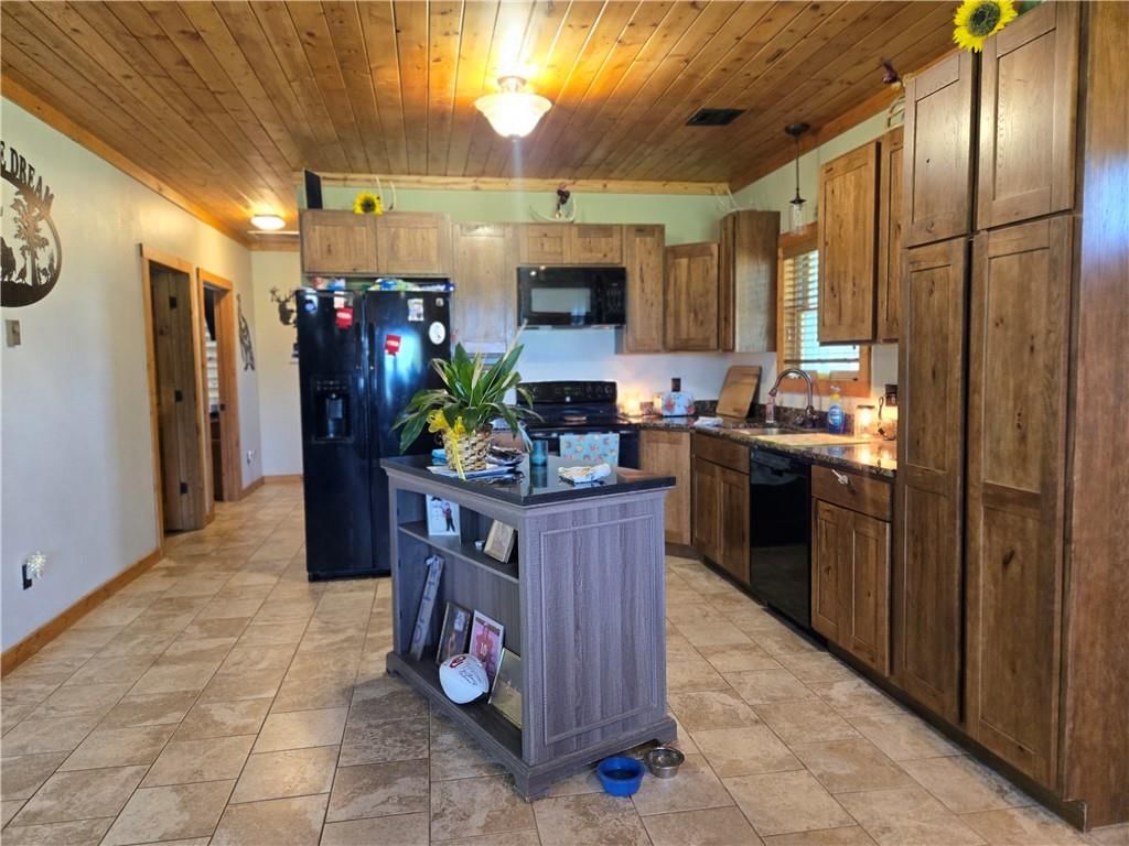 Photo 18 of 34 - 302 S 160th Street
