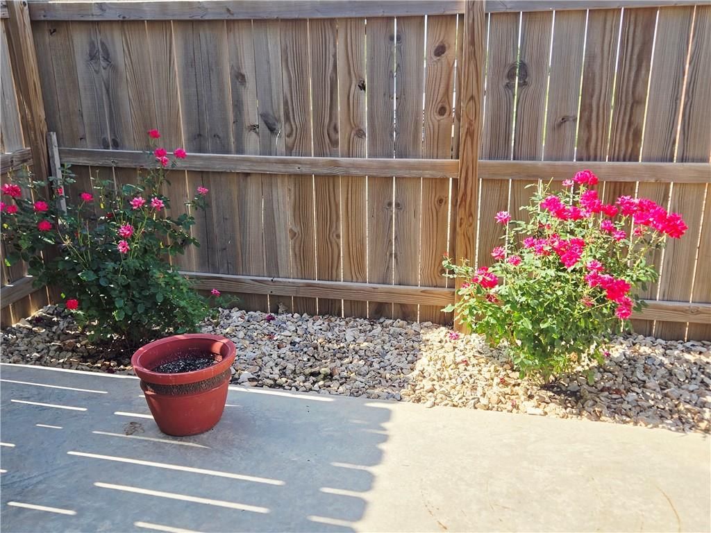 Photo 31 of 34 - 302 S 160th Street