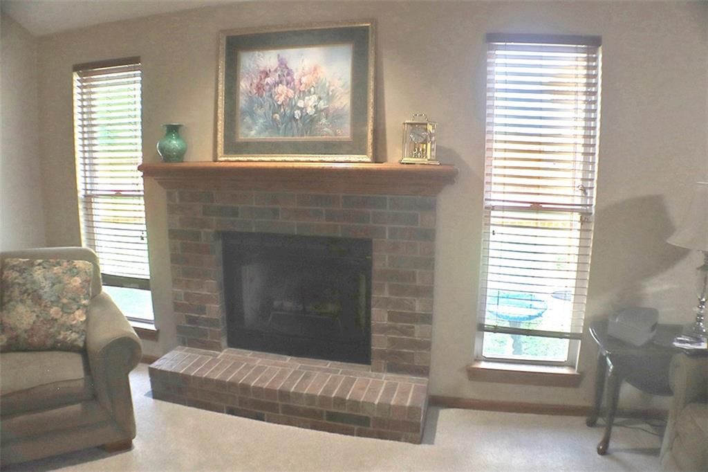 1215 Foxridge Drive — photo 6