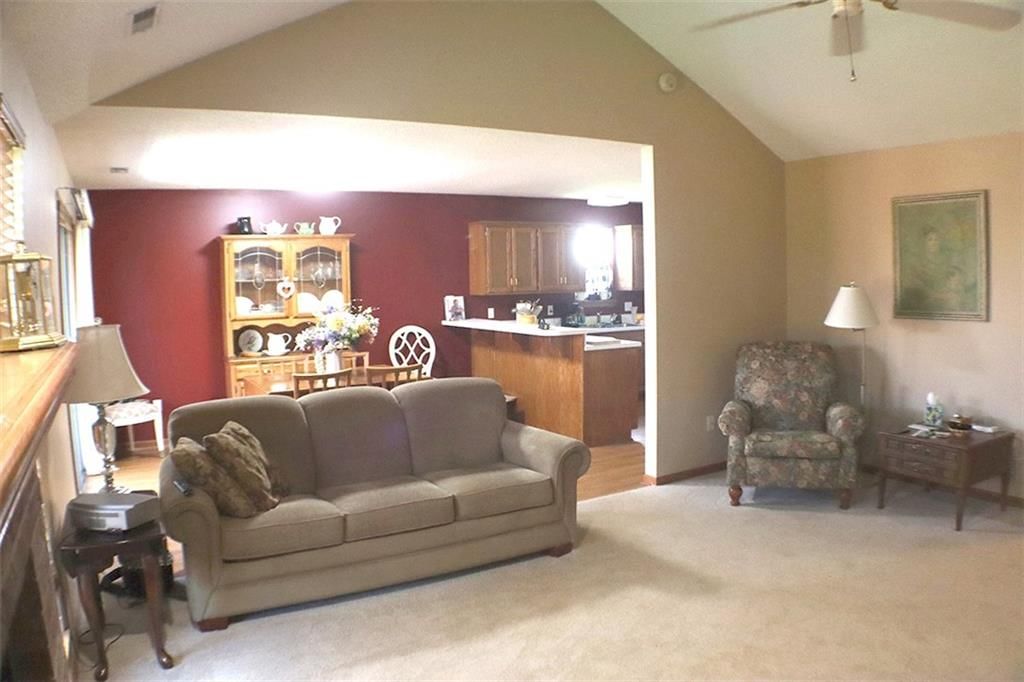 1215 Foxridge Drive — photo 7