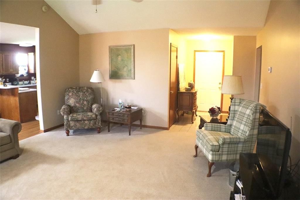 1215 Foxridge Drive — photo 8