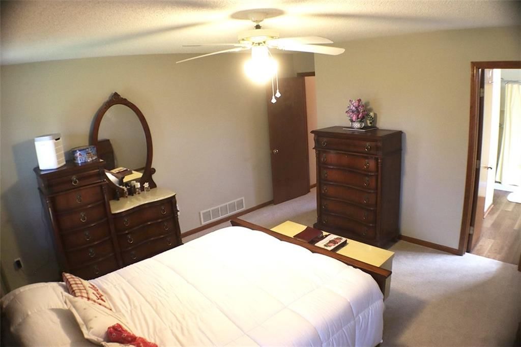 1215 Foxridge Drive — photo 14
