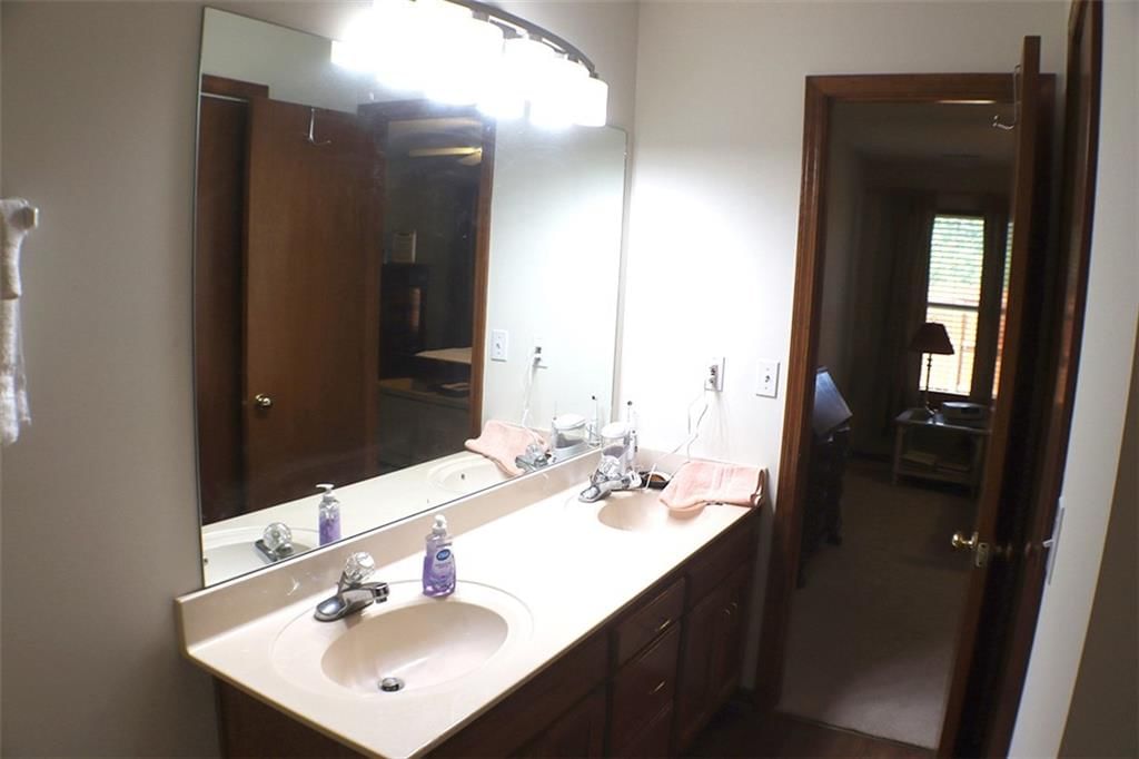 1215 Foxridge Drive — photo 17