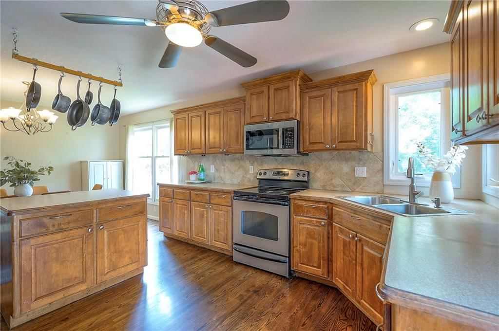 21242 W 56th Street — photo 15