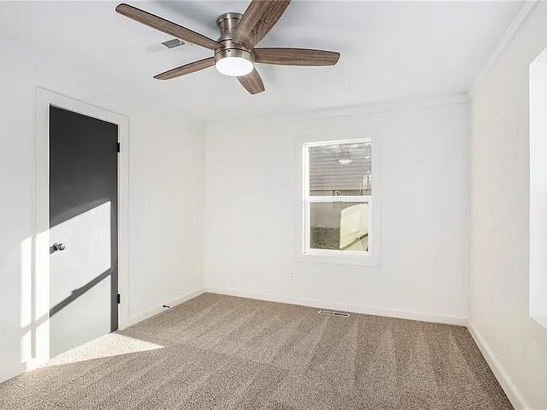 Photo 9 of 17 - 1743 S 49 Street