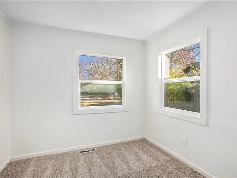 Photo 10 of 17 - 1743 S 49 Street