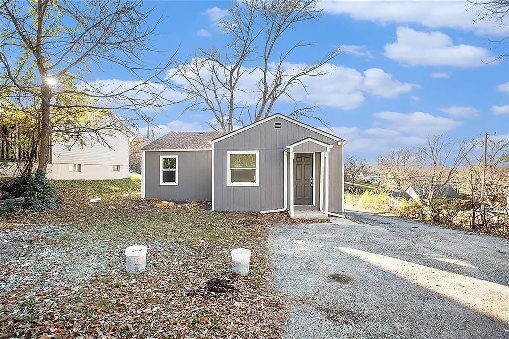 Photo 14 of 17 - 1743 S 49 Street