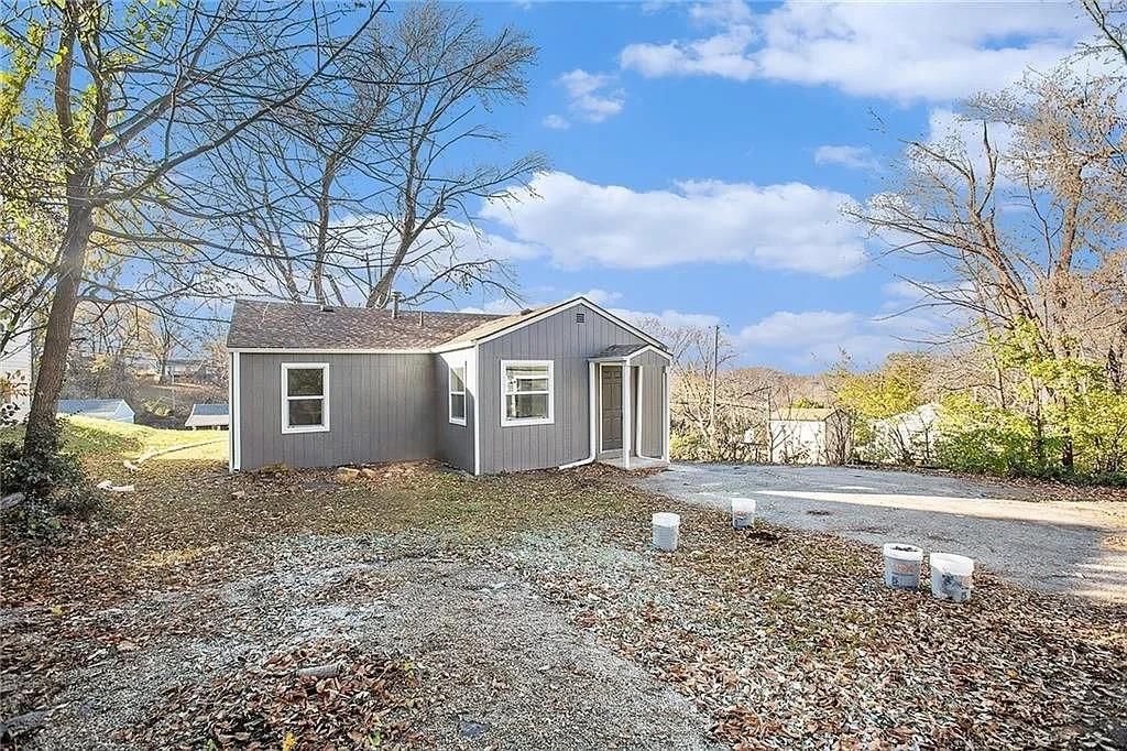Photo 15 of 17 - 1743 S 49 Street