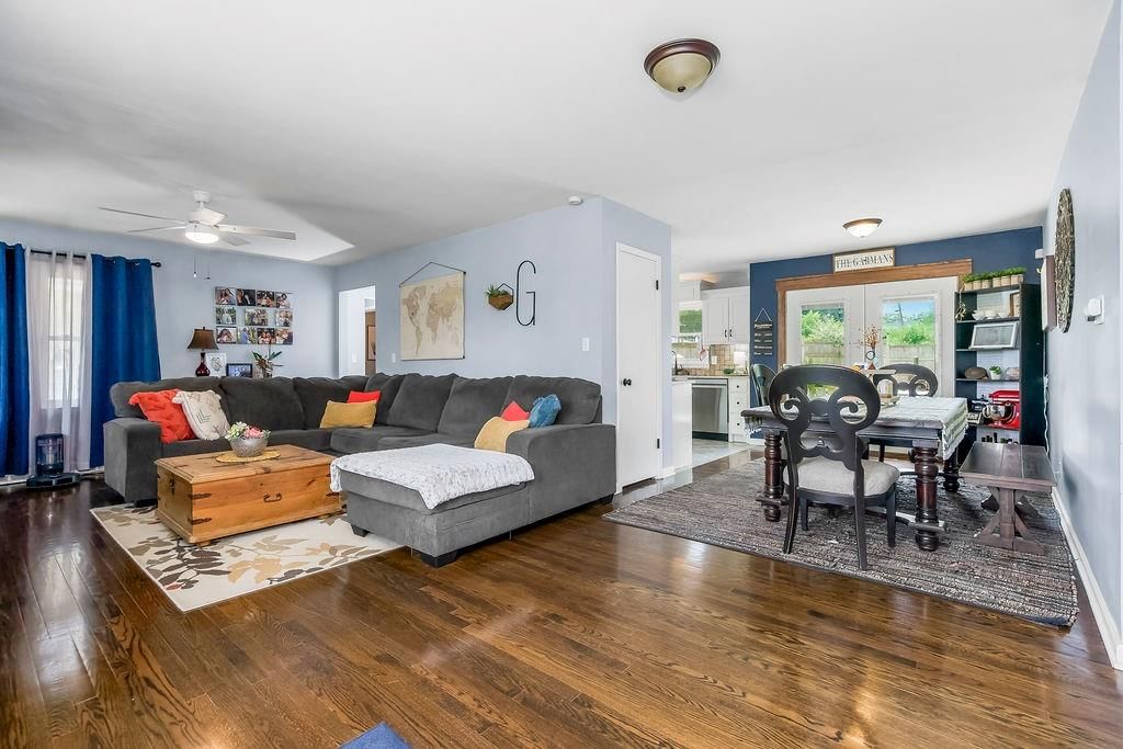 Photo 3 of 30 - 3006 S 39th Street