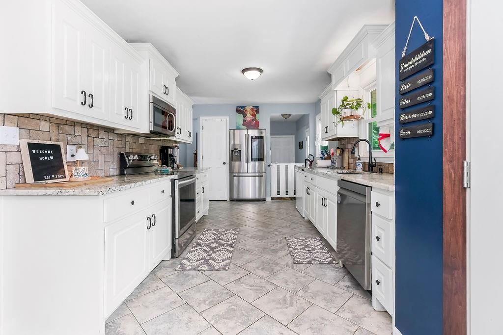 Photo 9 of 30 - 3006 S 39th Street