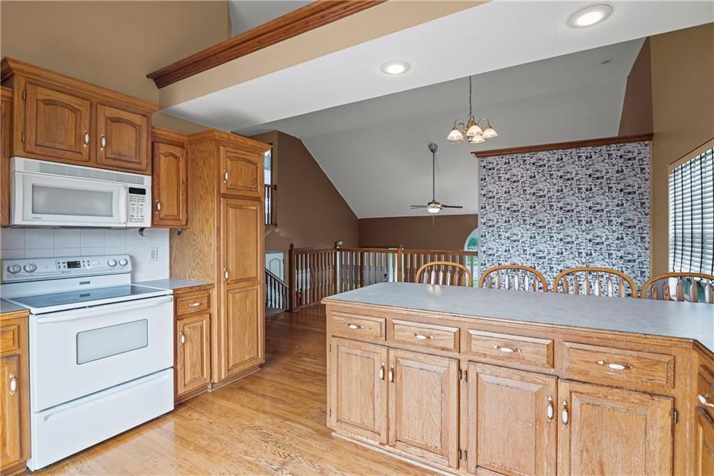 Photo 11 of 26 - 913 N Cochise Avenue