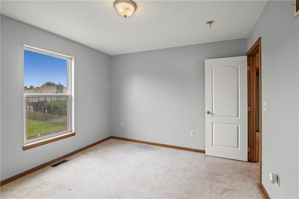 Photo 16 of 26 - 913 N Cochise Avenue