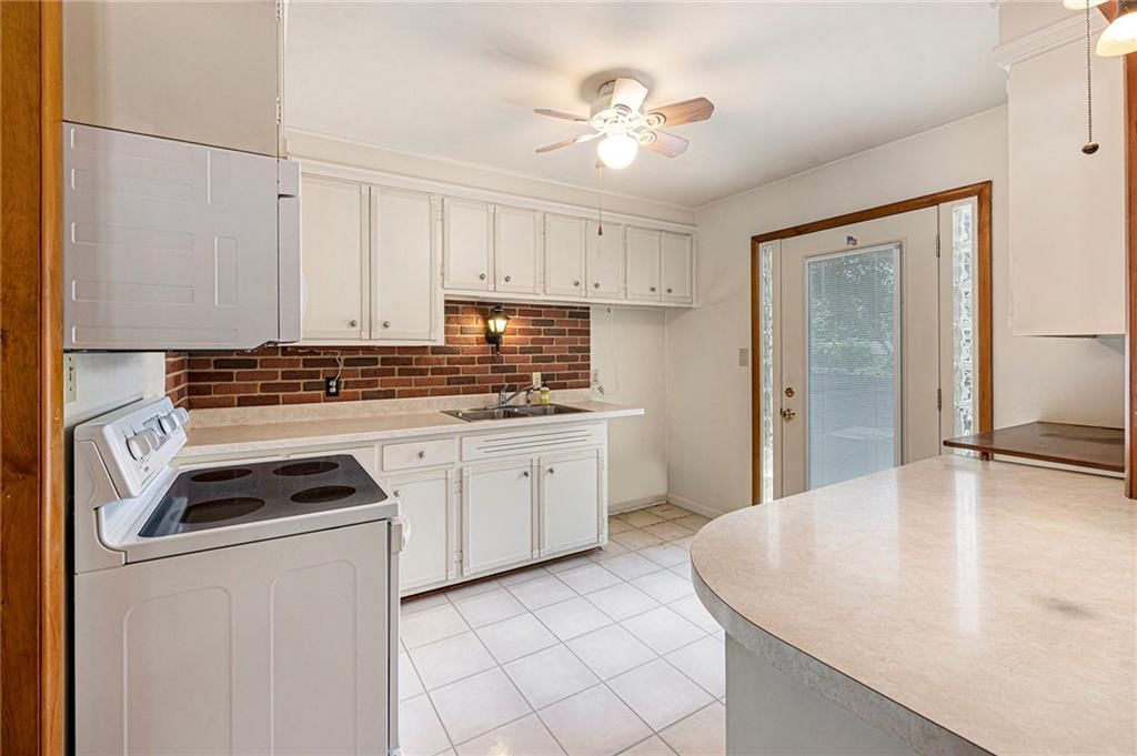 Photo 6 of 21 - 8201 W 89th Street