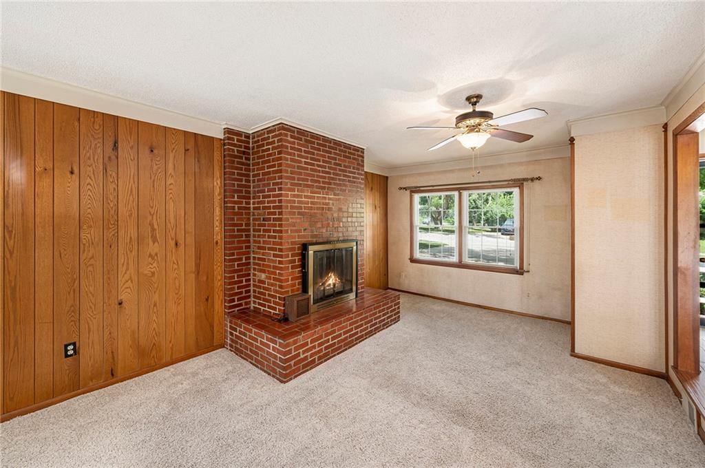 Photo 9 of 21 - 8201 W 89th Street