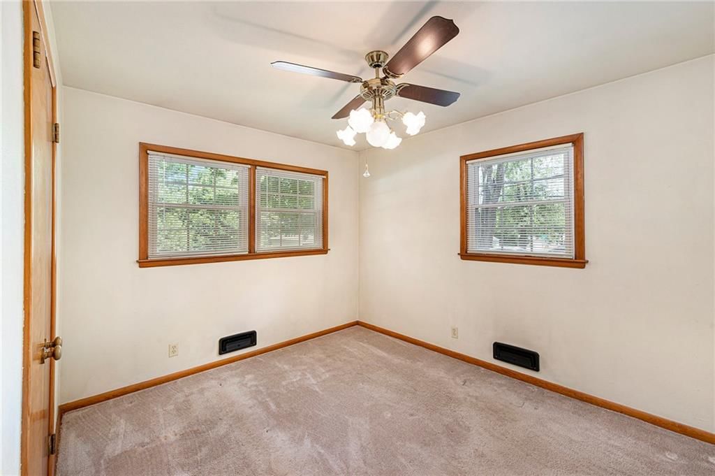 Photo 10 of 21 - 8201 W 89th Street