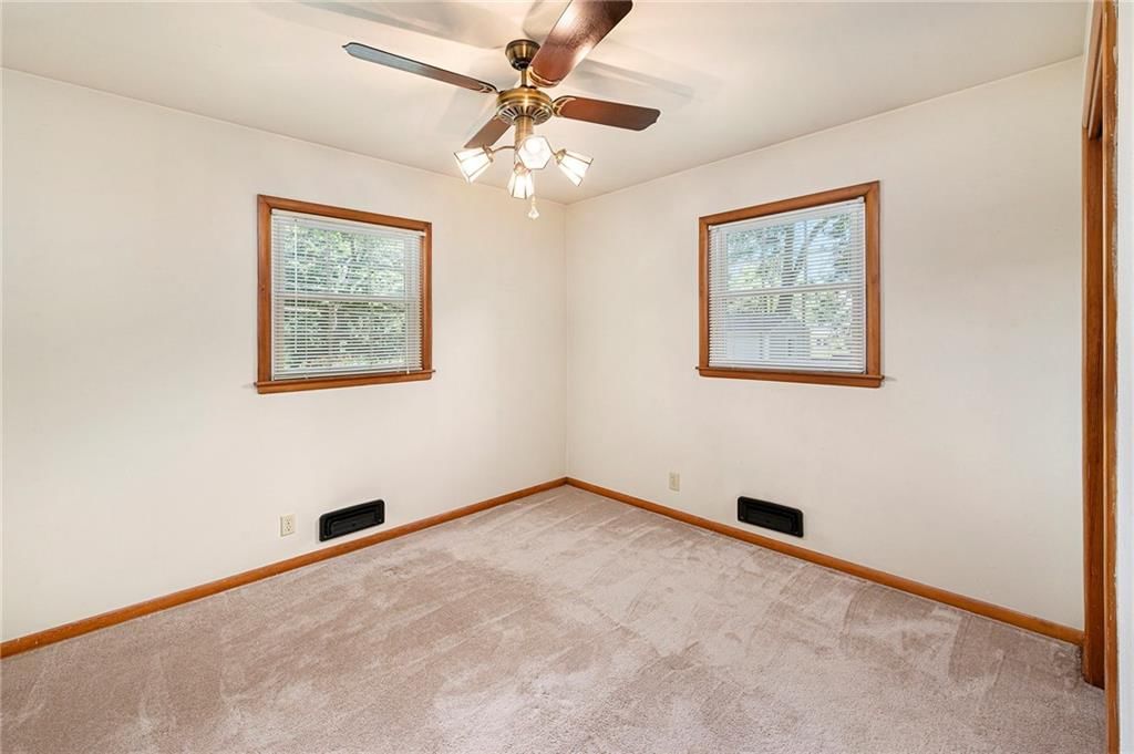 Photo 11 of 21 - 8201 W 89th Street