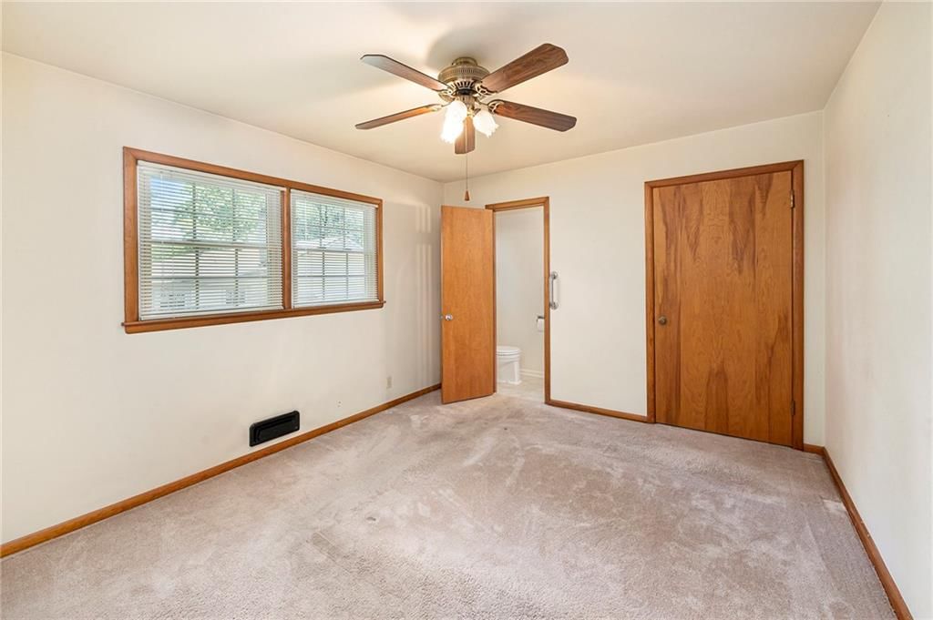 Photo 12 of 21 - 8201 W 89th Street