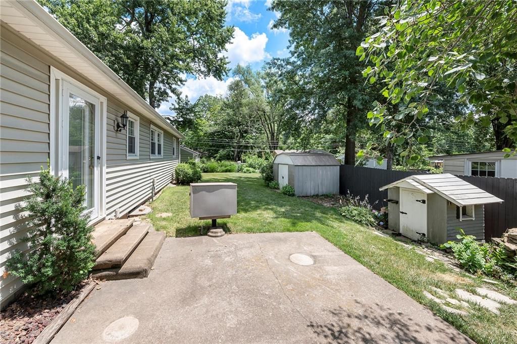 Photo 19 of 21 - 8201 W 89th Street