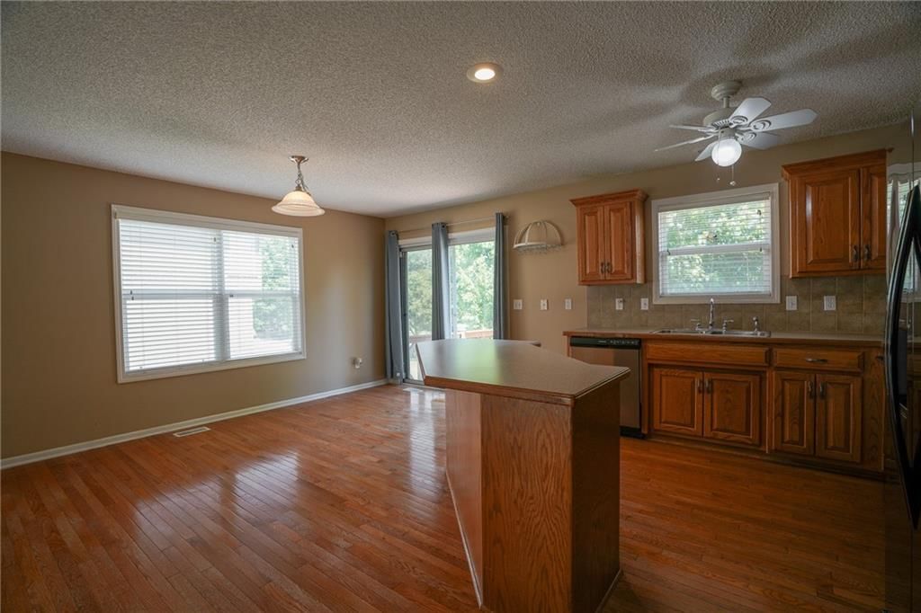 Photo 14 of 46 - 17586 W 161st Street