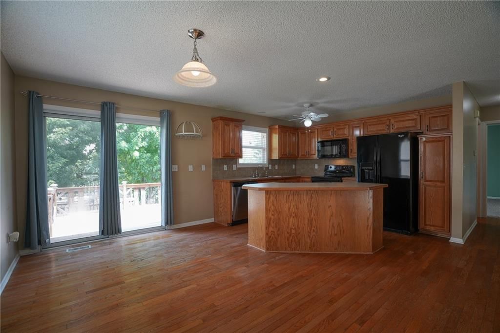 Photo 15 of 46 - 17586 W 161st Street