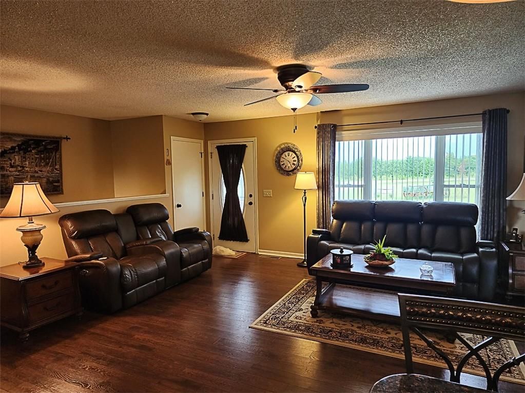 Photo 10 of 56 - 879 E 1900th Road