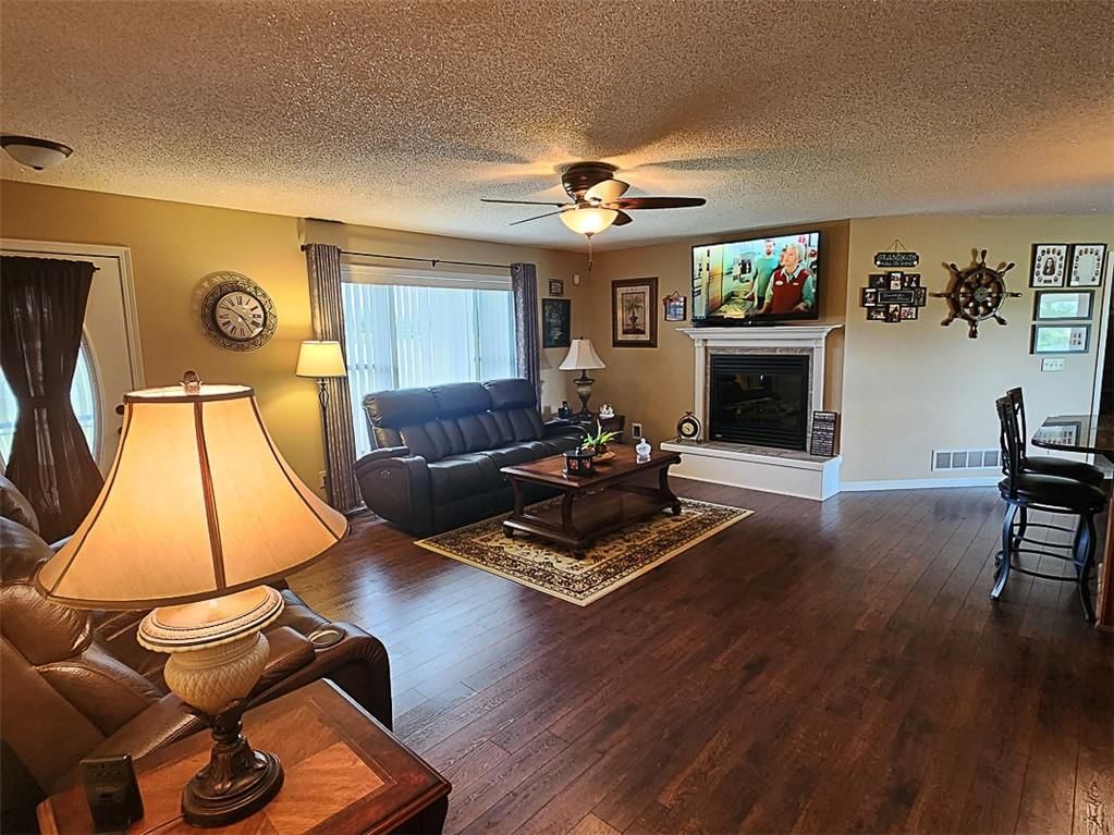 Photo 11 of 56 - 879 E 1900th Road