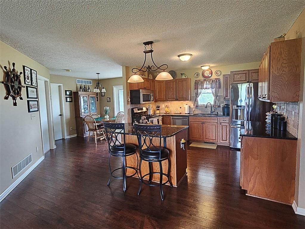 Photo 12 of 56 - 879 E 1900th Road