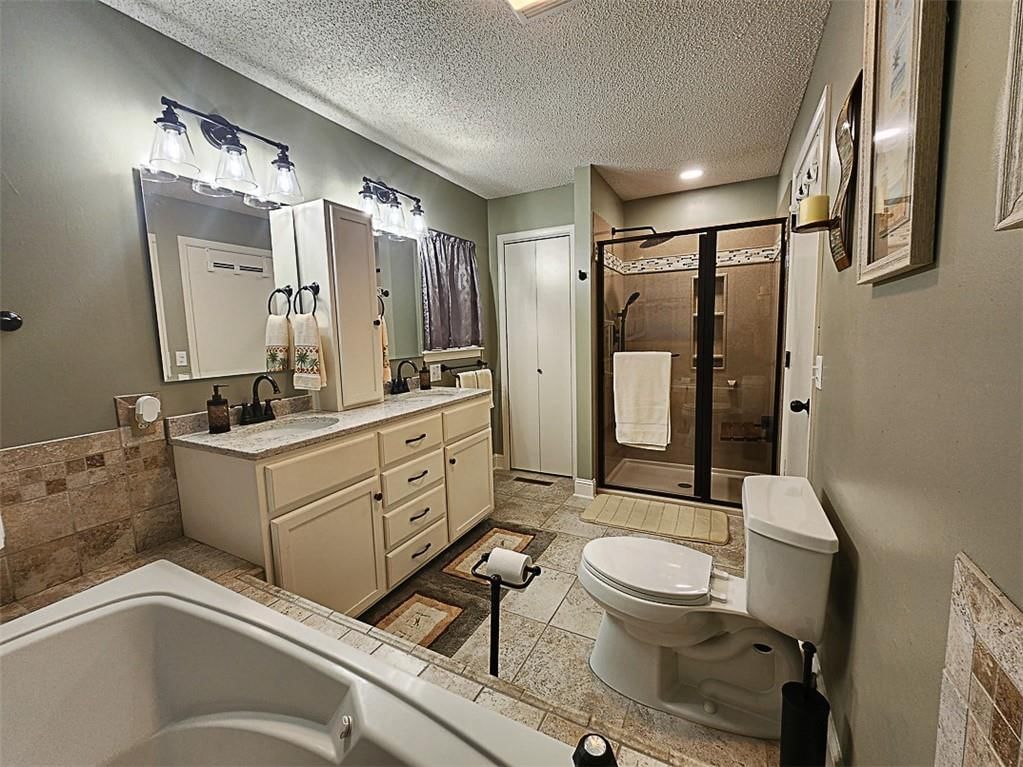 Photo 19 of 56 - 879 E 1900th Road