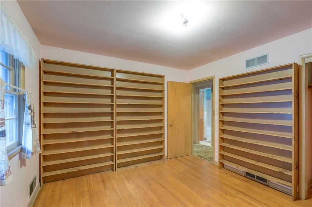 Photo 10 of 40 - 8901 McGee Street