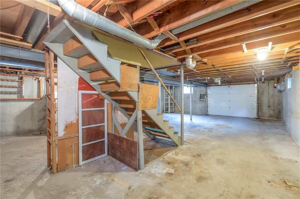 Photo 18 of 40 - 8901 McGee Street