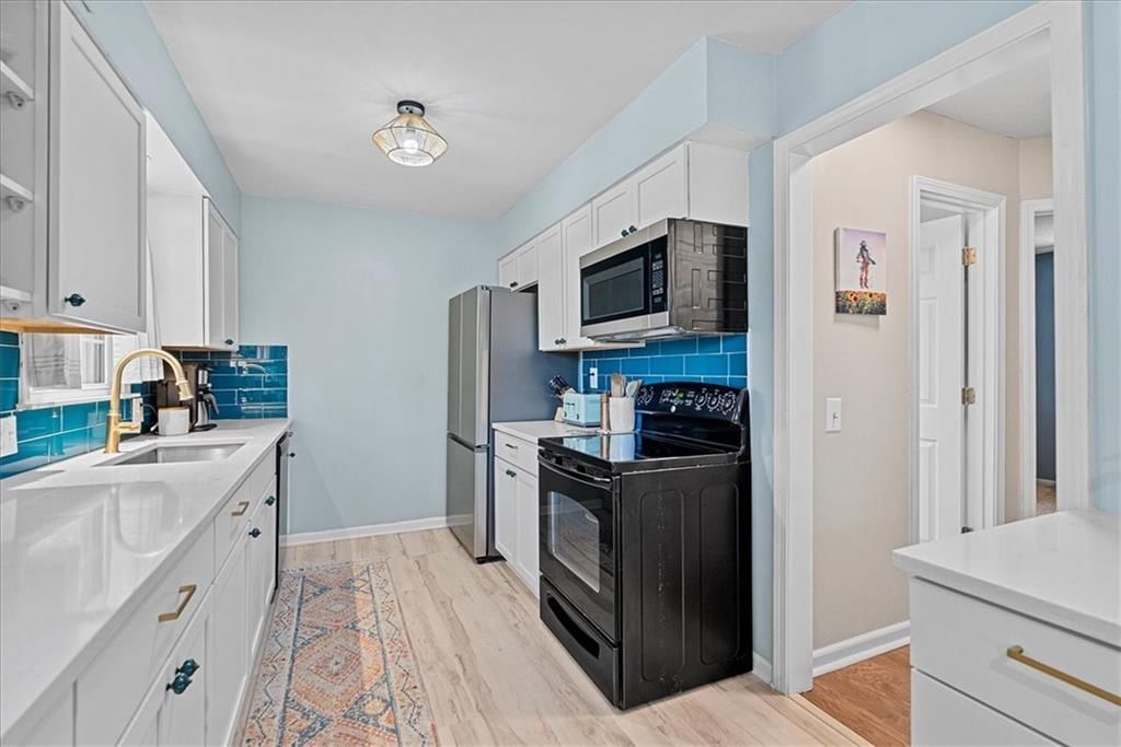 Photo 10 of 29 - 14201 W 94th Terrace