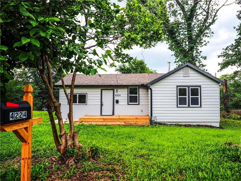 Photo 1 of 21 - 4224 N Spruce Avenue