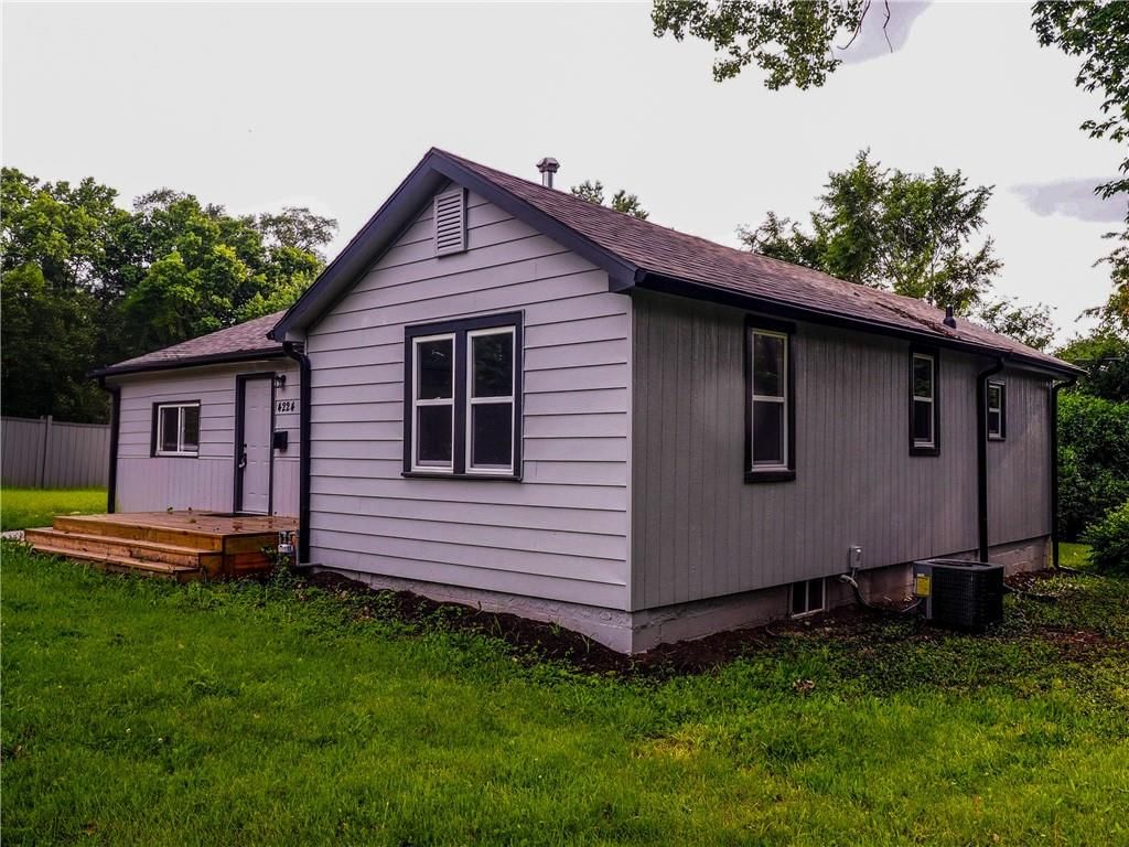 Photo 3 of 21 - 4224 N Spruce Avenue