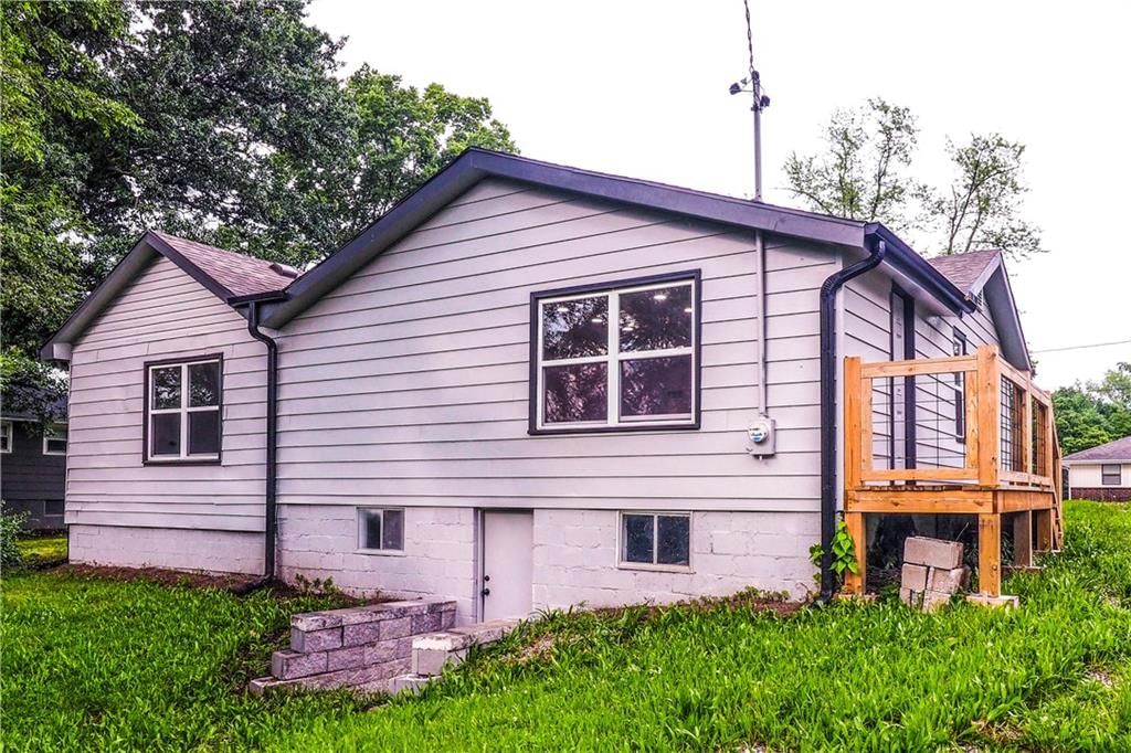Photo 4 of 21 - 4224 N Spruce Avenue