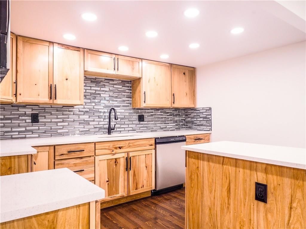 Photo 9 of 21 - 4224 N Spruce Avenue