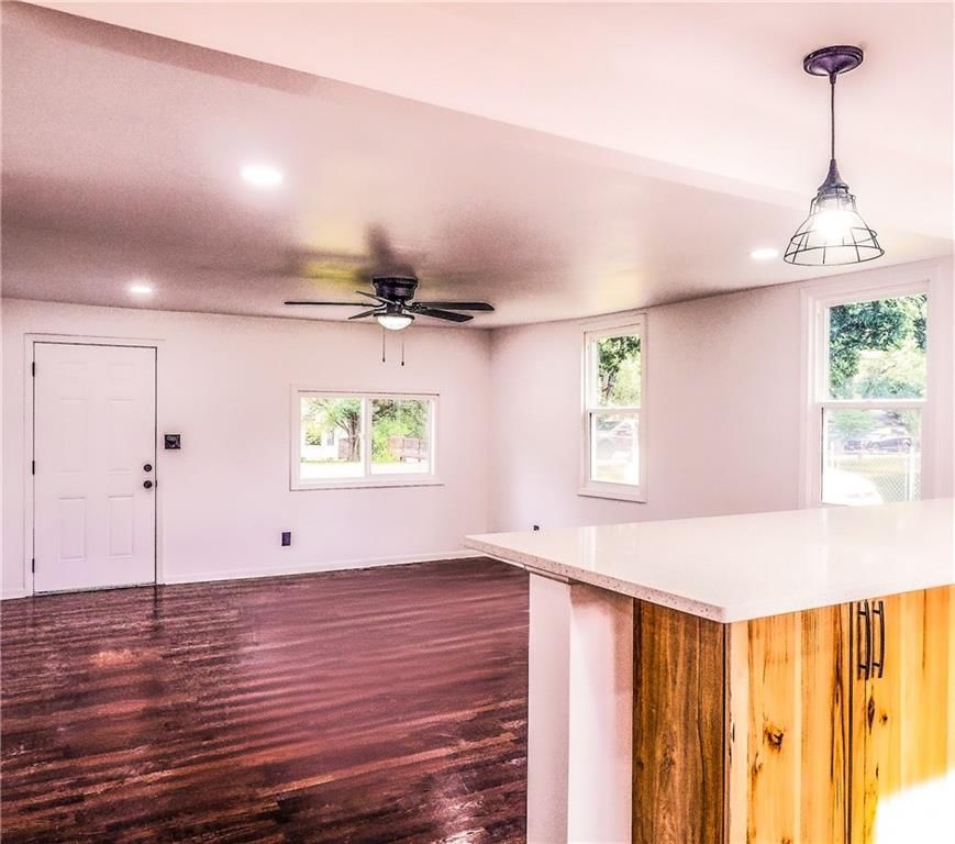 Photo 10 of 21 - 4224 N Spruce Avenue
