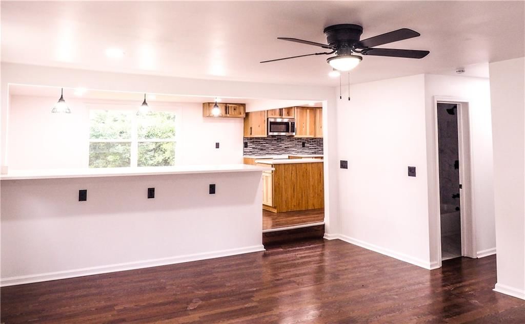 Photo 12 of 21 - 4224 N Spruce Avenue