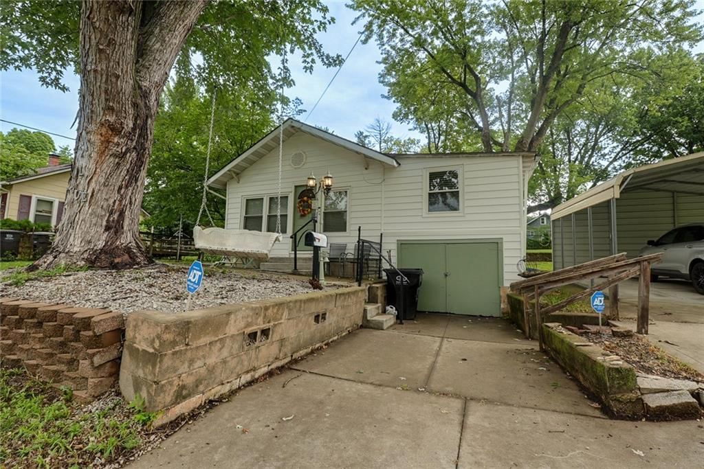 1317 S Pleasant Street — photo 1