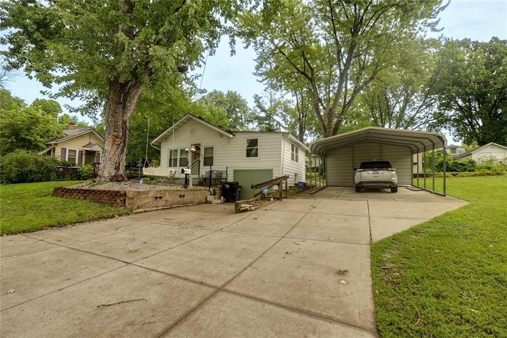 1317 S Pleasant Street — photo 2