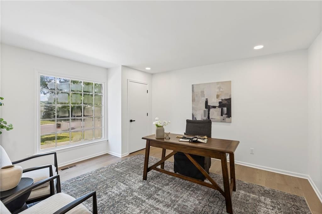Photo 11 of 52 - 7401 W 99th Street