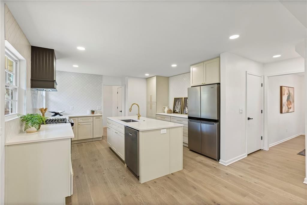 Photo 16 of 52 - 7401 W 99th Street