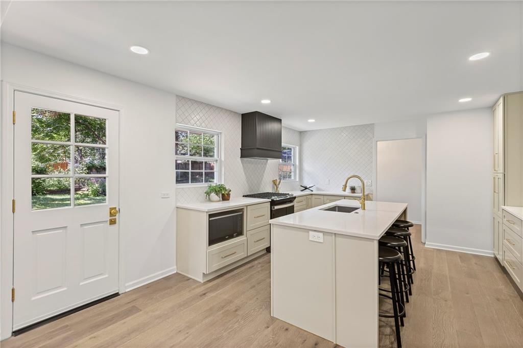 Photo 17 of 52 - 7401 W 99th Street