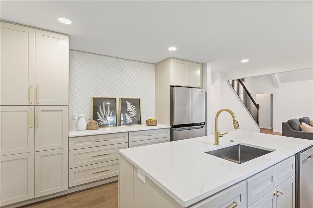 Photo 18 of 52 - 7401 W 99th Street